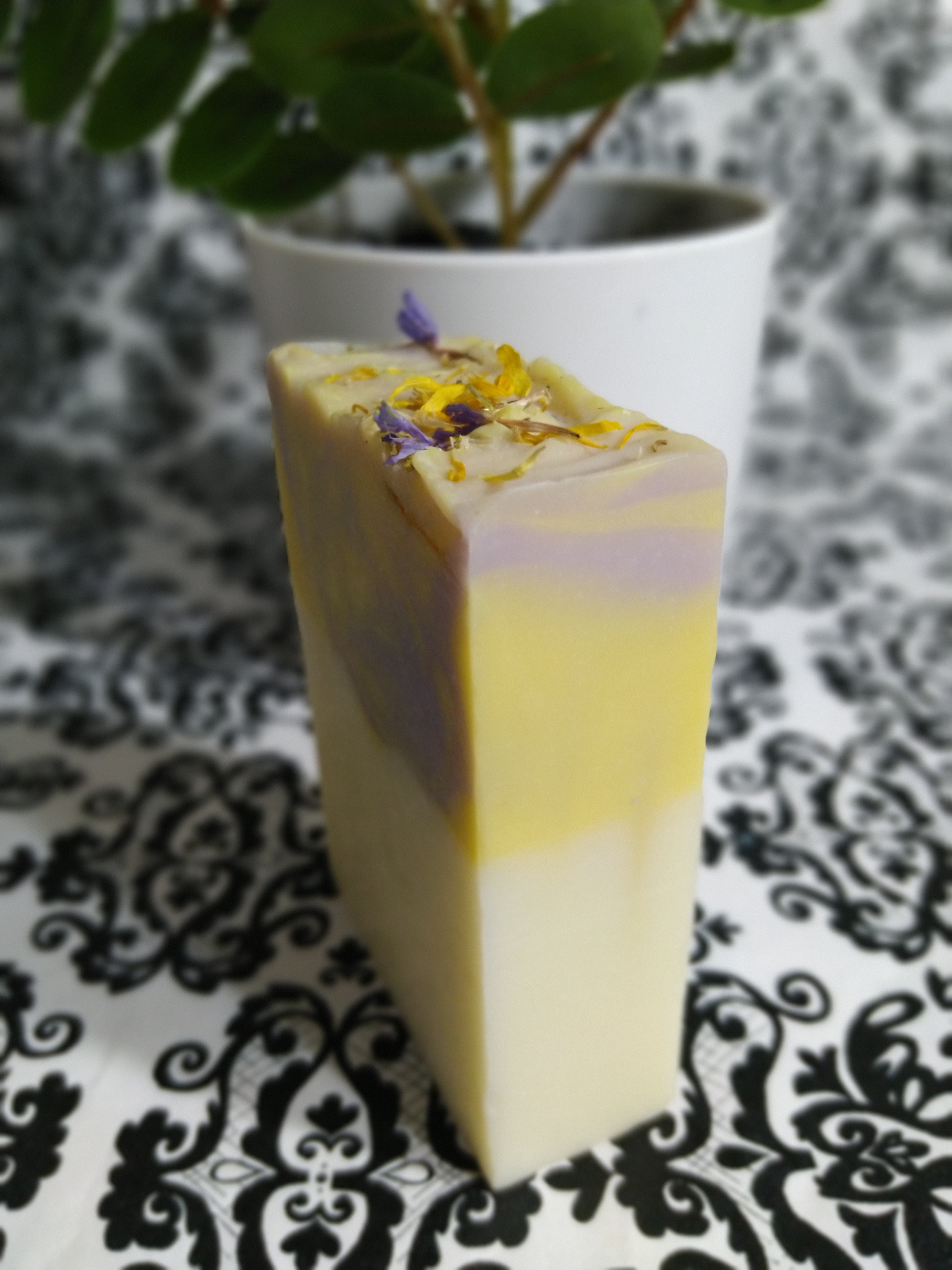 Lemon & Lilac Leaves